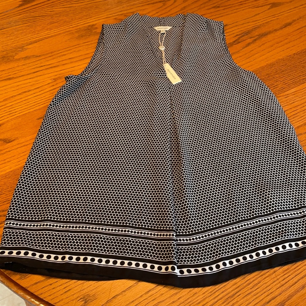 NWT • Black & White V-Neck Tank